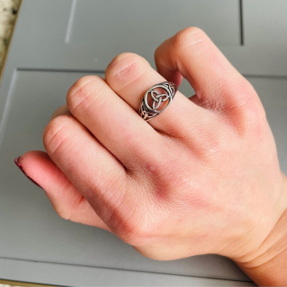 Celtic Trinity Triquetra Knot Sterling Silv Ring Available Sizes 8, 9, 10 - Picture 10 of 13